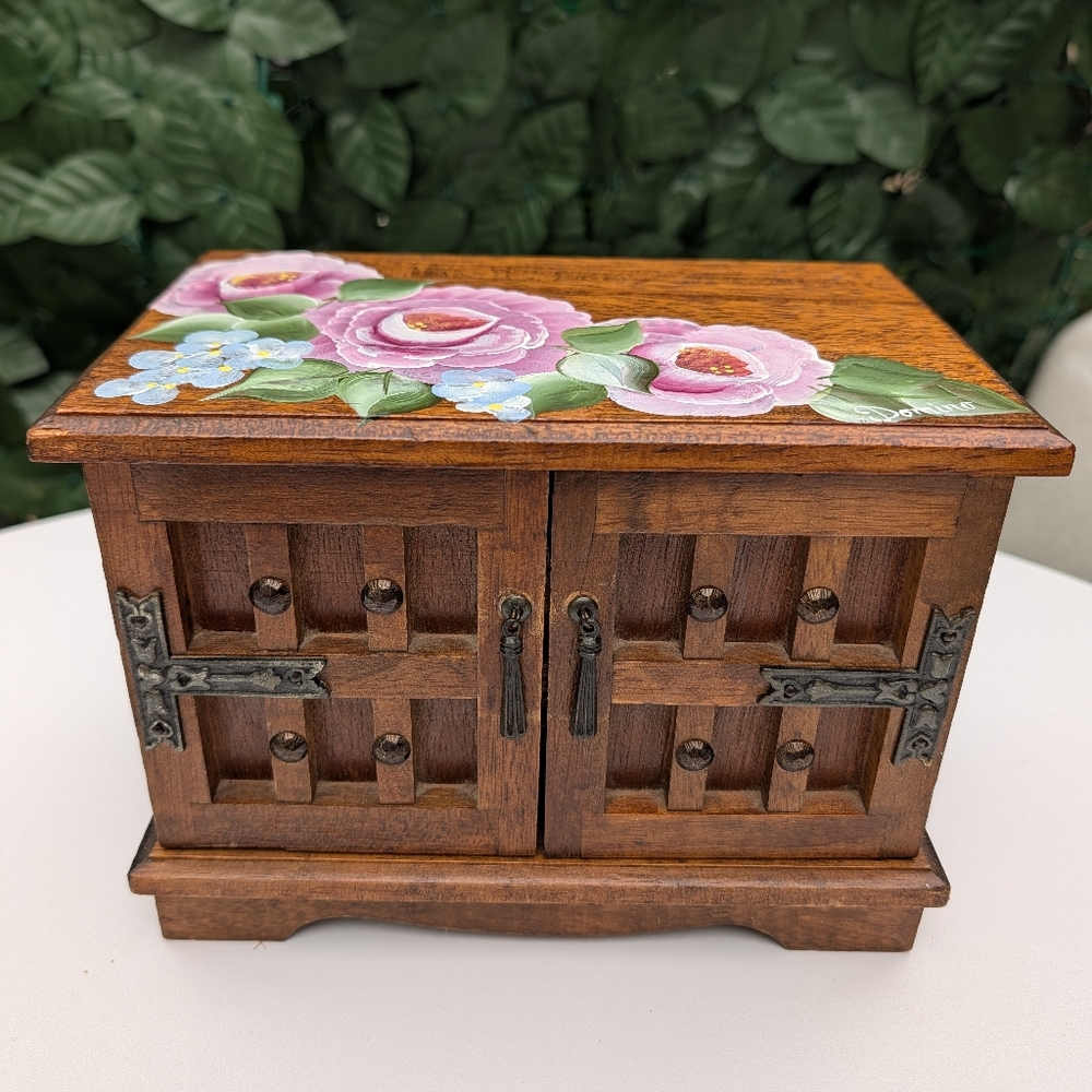 Vintage Rare Hand Painted Wooden Royale Sealey Jewelry Box That Plays Music